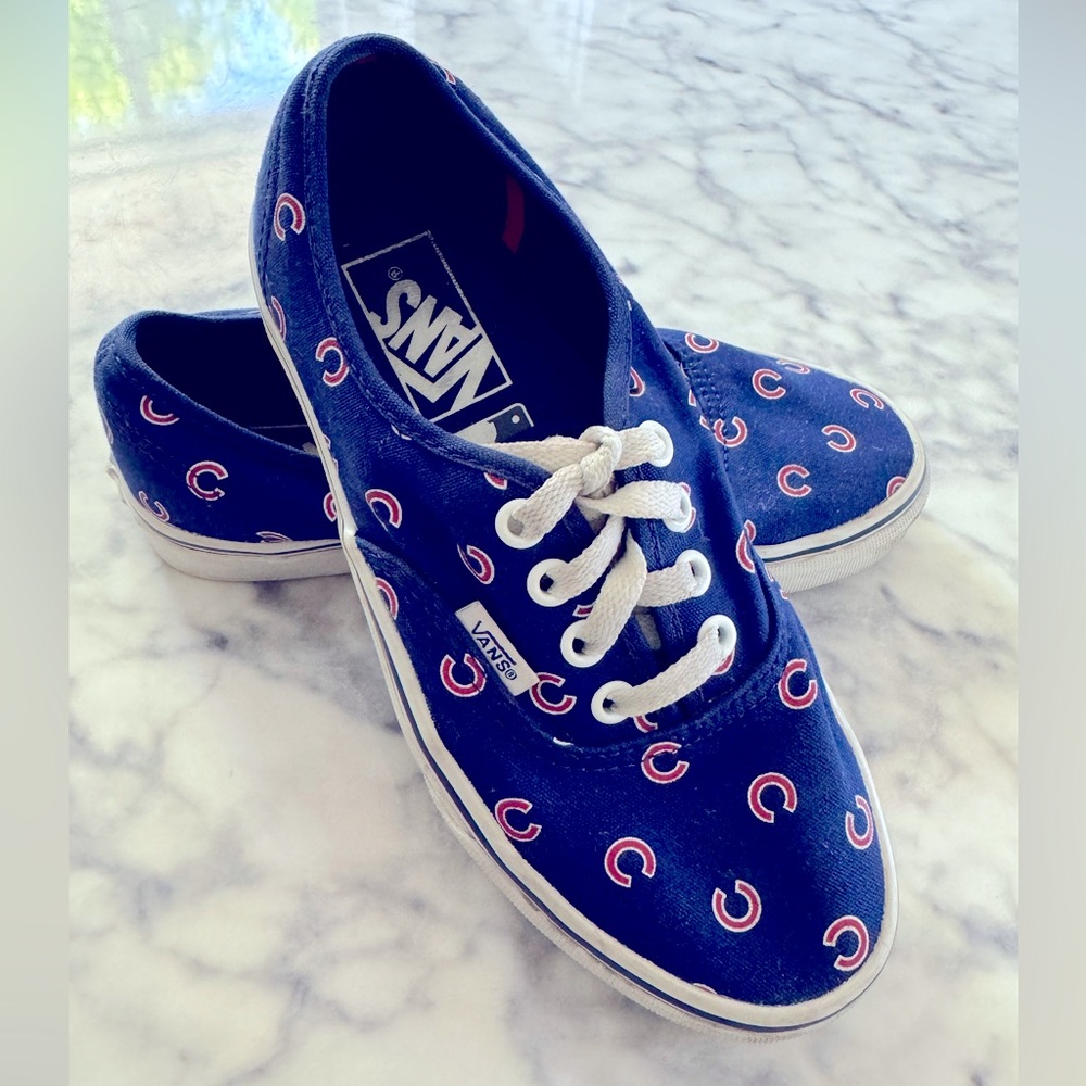 CUBS VANS! Complete your Wrigley Field outfit | Size 5.5 women’s